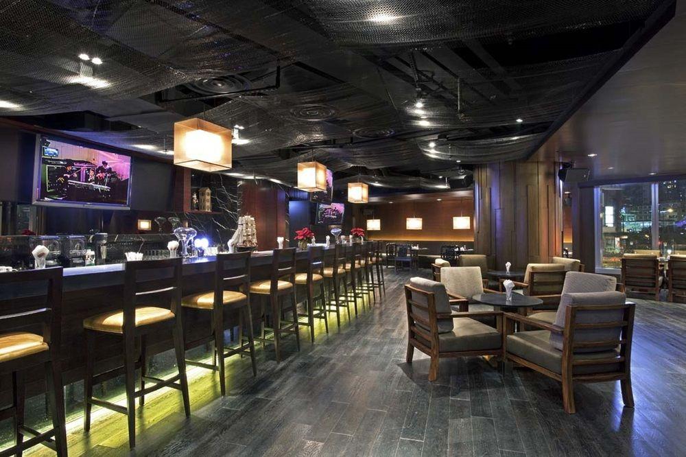 Nina Hotel Tsuen Wan West Hong Kong Exterior foto The interior of a bar