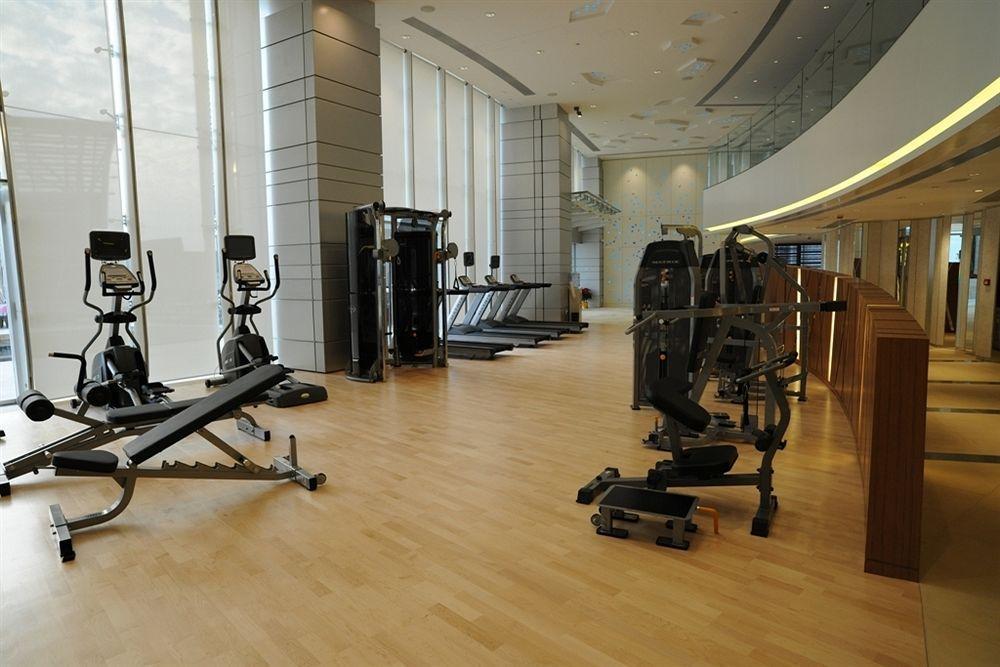 Nina Hotel Tsuen Wan West Hong Kong Exterior foto The gym at the Ritz-Carlton, Dubai