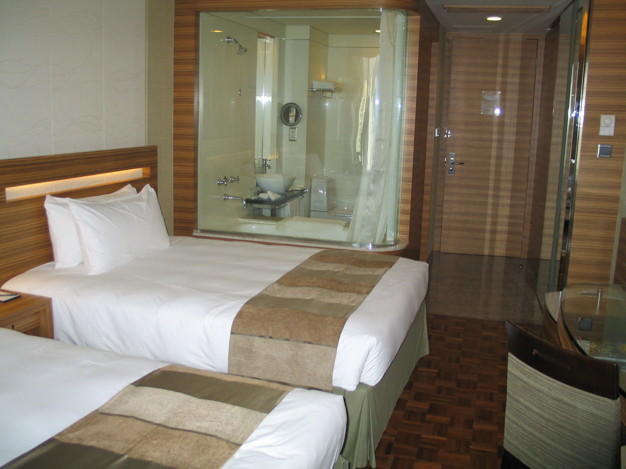 Nina Hotel Tsuen Wan West Hong Kong Exterior foto A room on the Queen Mary 2