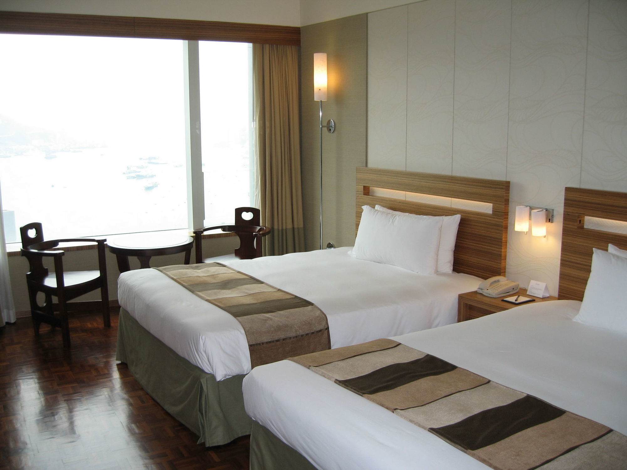 Nina Hotel Tsuen Wan West Hong Kong Quarto foto A room at the hotel