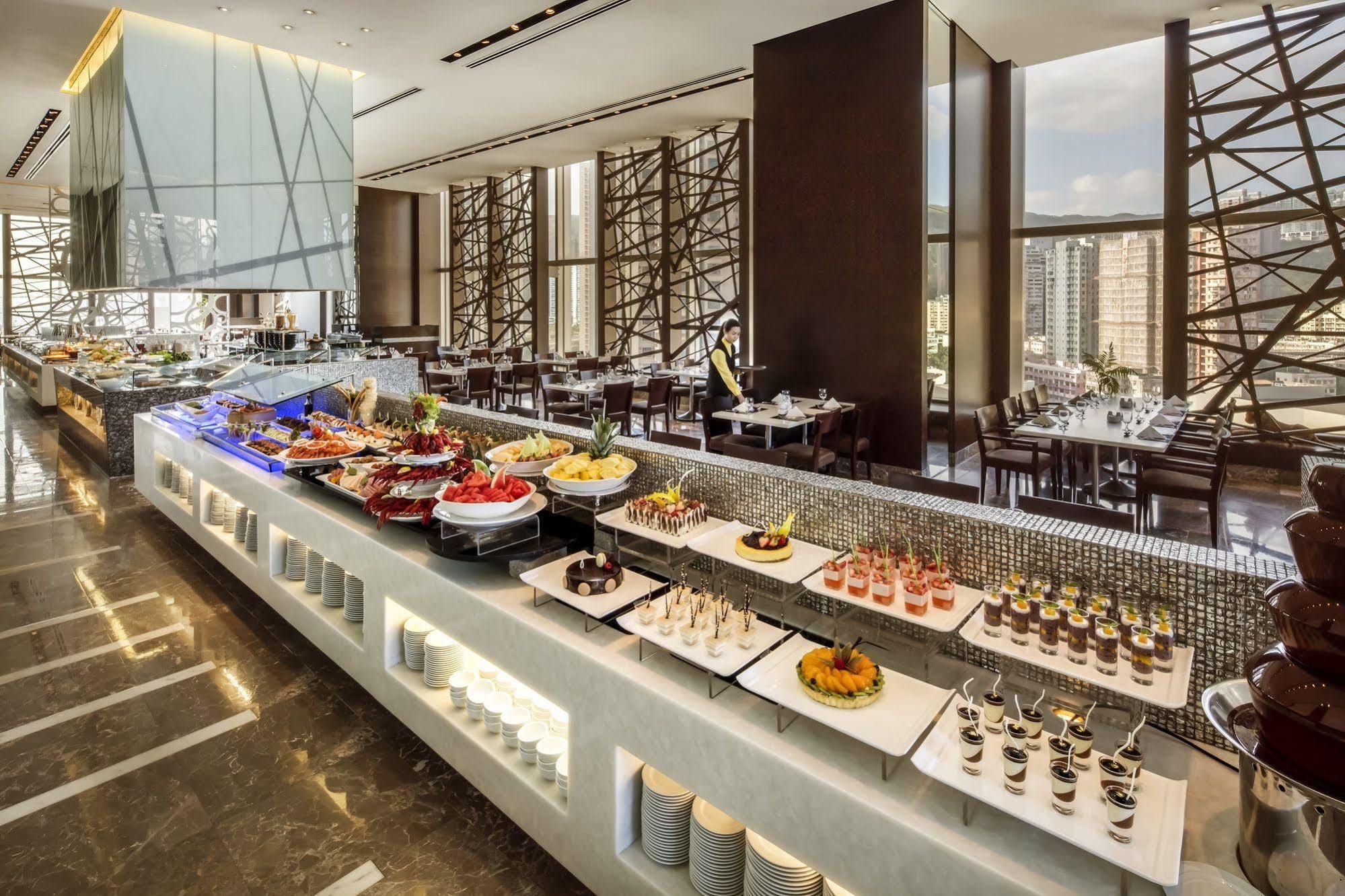 Nina Hotel Tsuen Wan West Hong Kong Exterior foto The buffet at the hotel