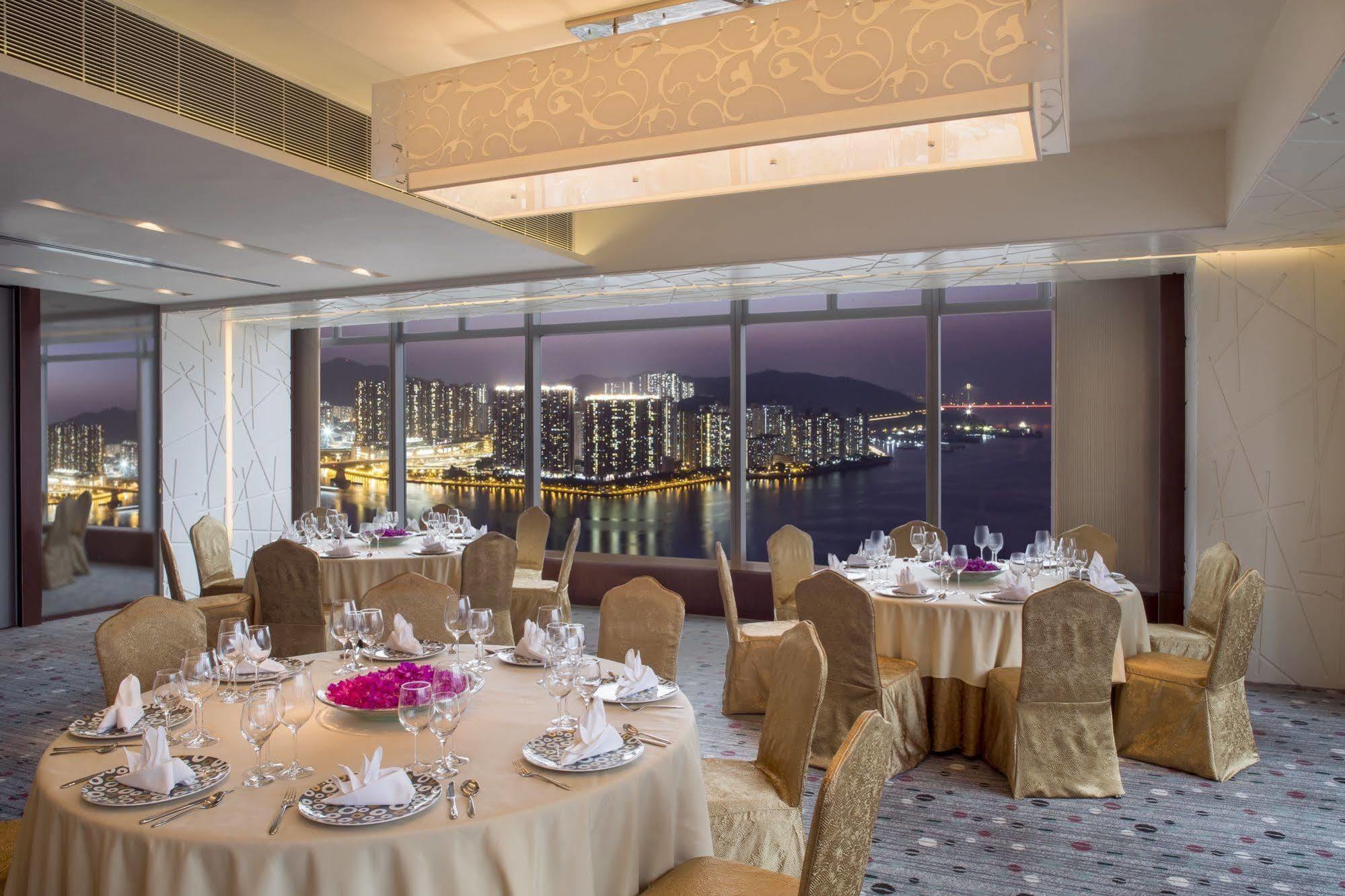 Nina Hotel Tsuen Wan West Hong Kong Exterior foto The Harbour Room