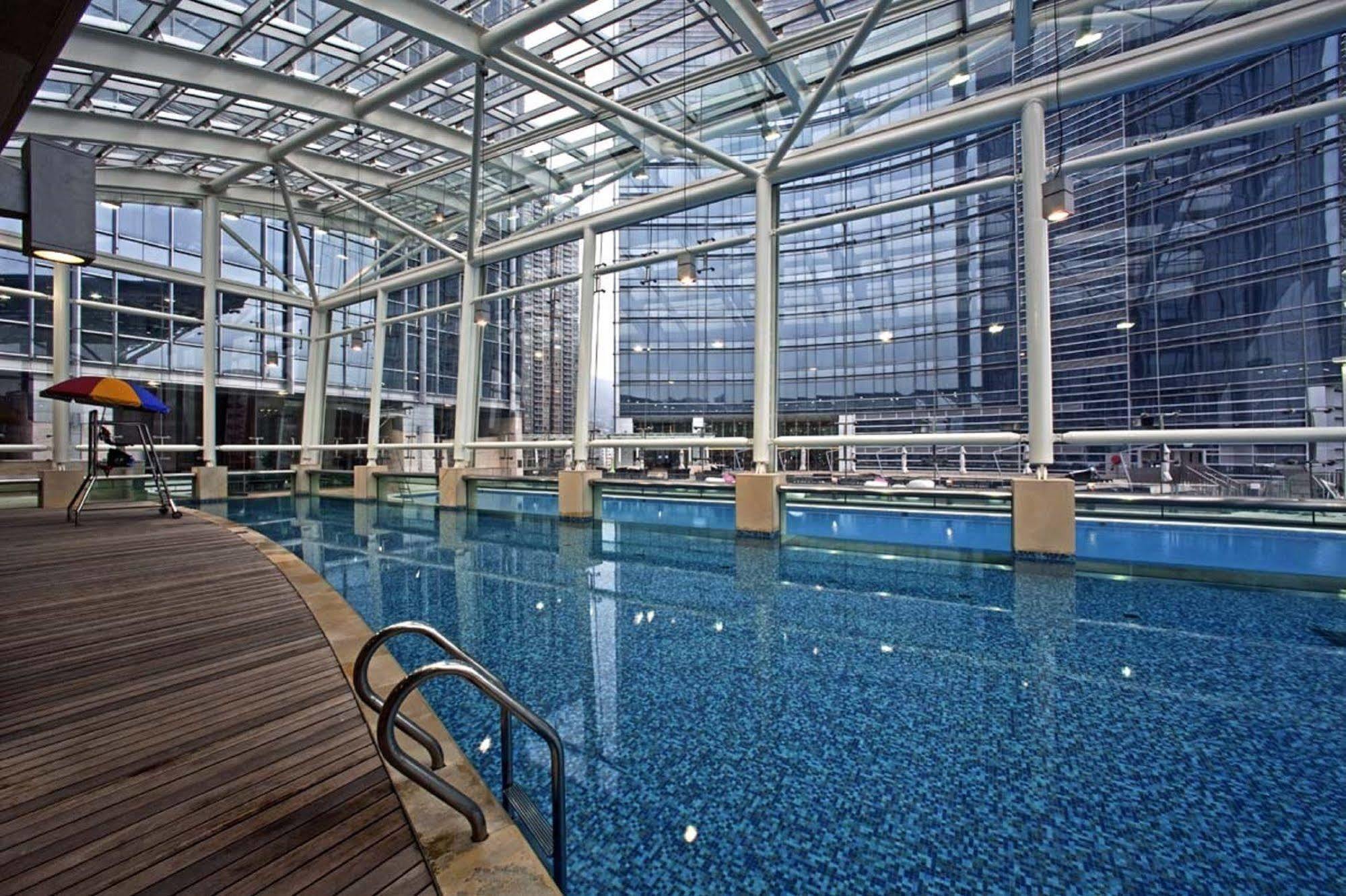 Nina Hotel Tsuen Wan West Hong Kong Exterior foto The swimming pool