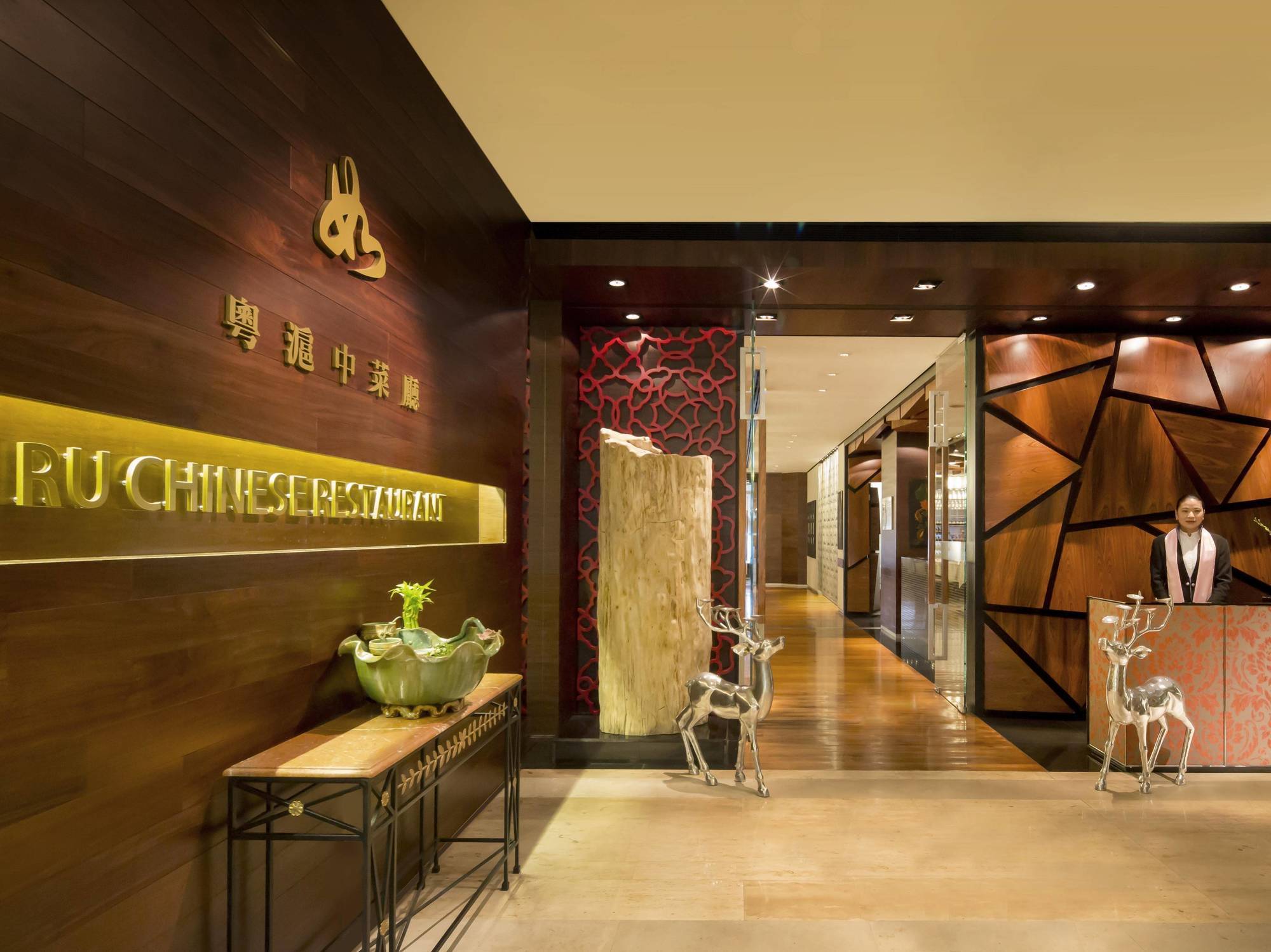 Nina Hotel Tsuen Wan West Hong Kong Exterior foto Entrance of the club