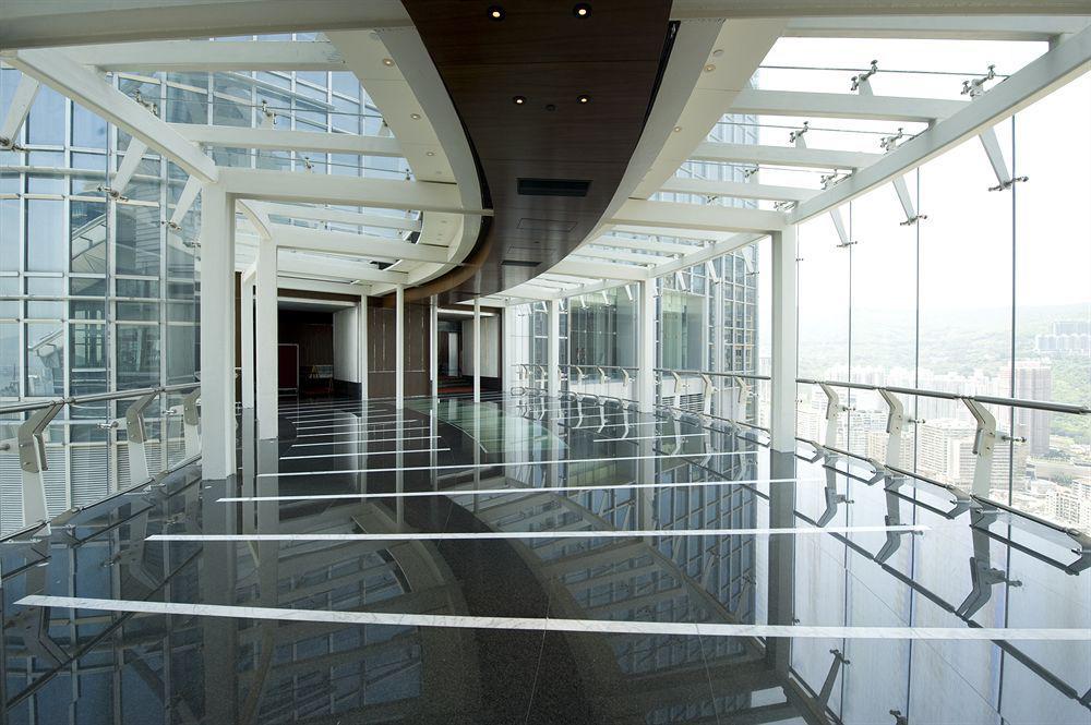 Nina Hotel Tsuen Wan West Hong Kong Exterior foto The Skywalk